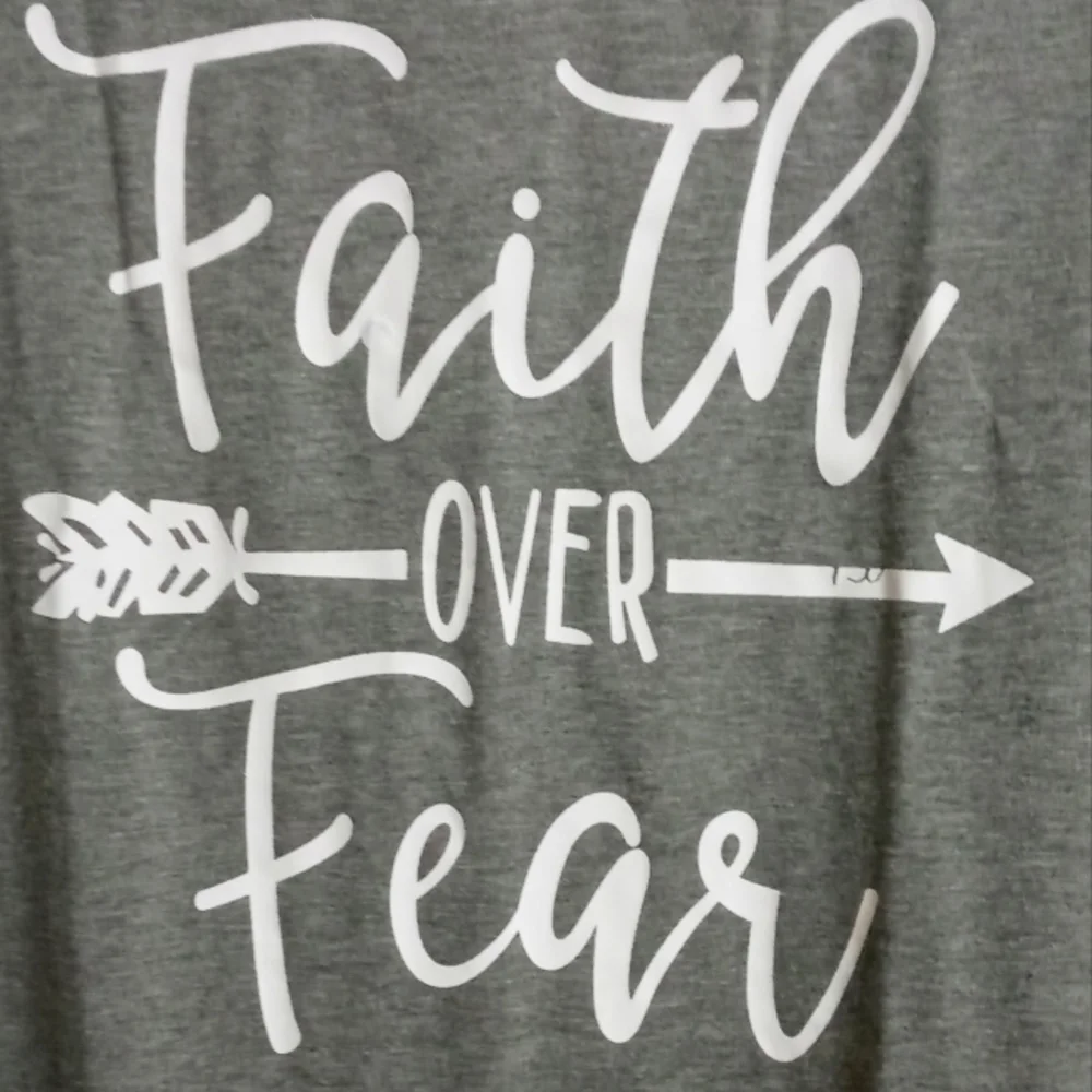 NEW faith over fear top size medium gray 80%cotton 20%polyester - Picture 5 of 5